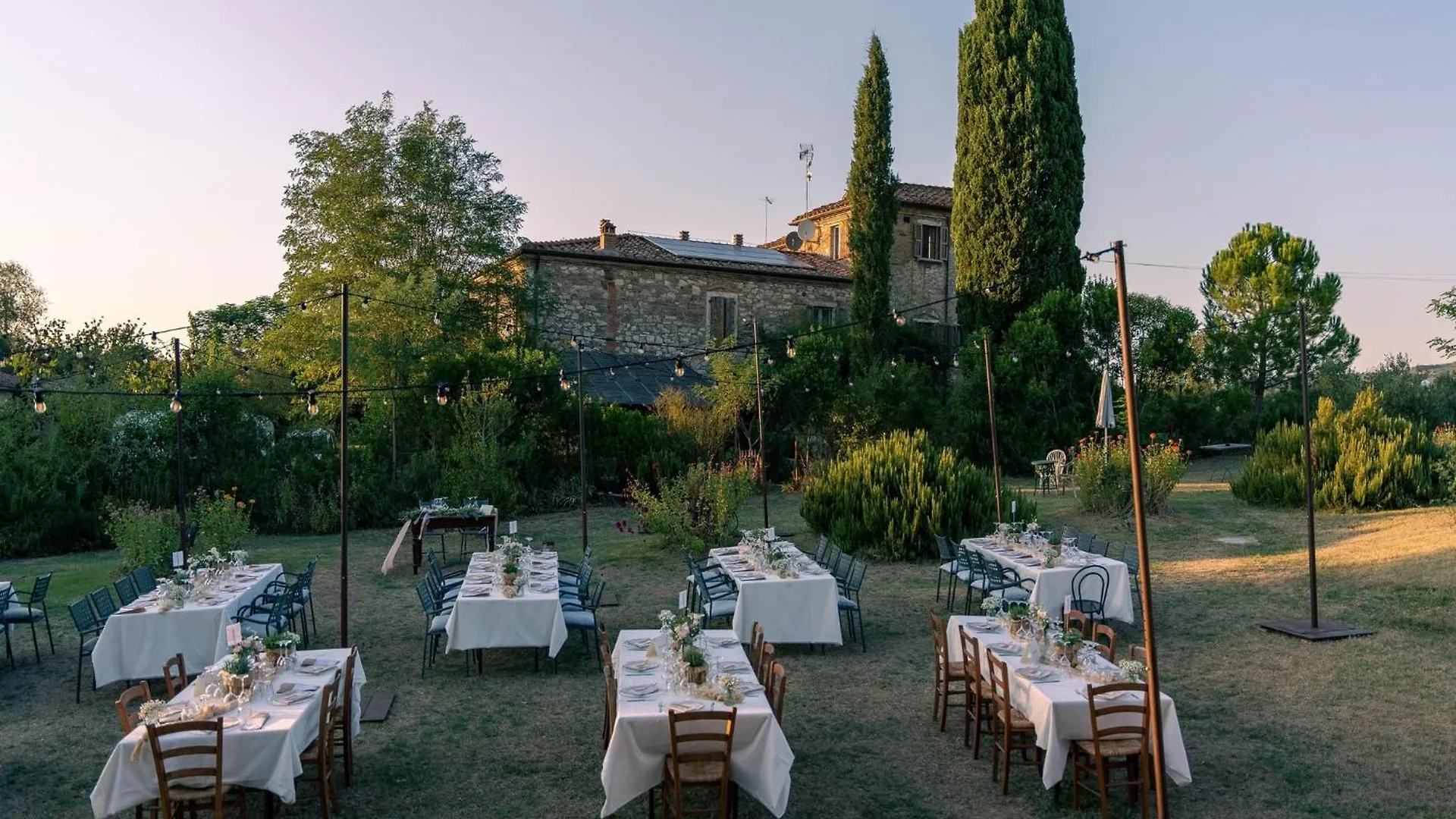 Farmhouse With Spacious Garden And Pool