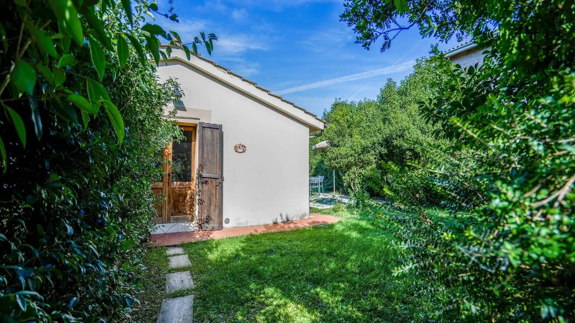 Farmhouse With Spacious Garden And Pool