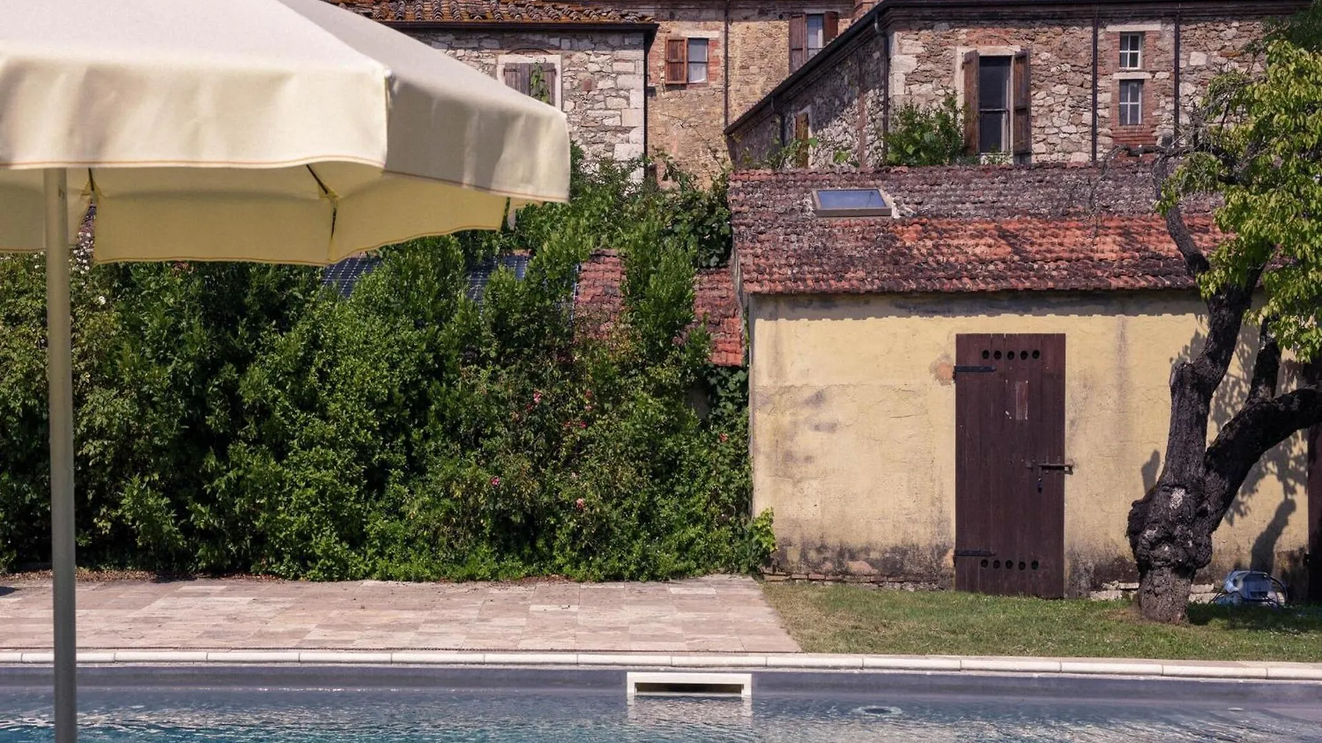 Farmhouse With Spacious Garden And Pool
