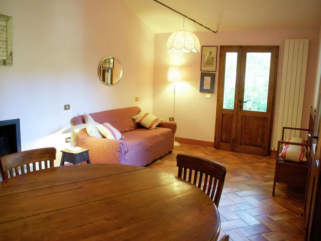 Farmhouse With Spacious Garden And Pool Italy